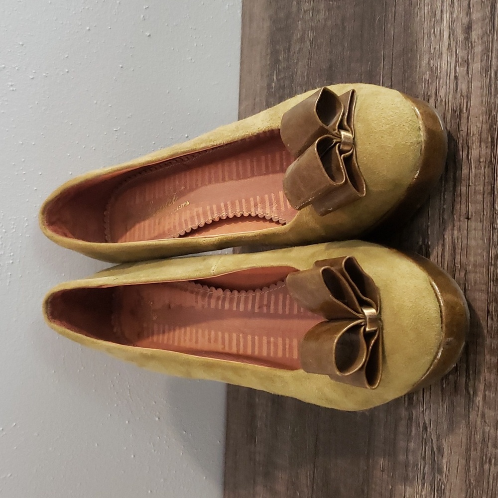 Miss Albright Philadelphia Oliver Green Suade Heels